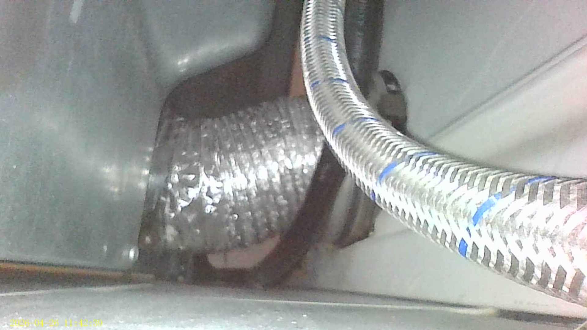 Magnetic vent fully sealed with powerline or waterline out of the way.